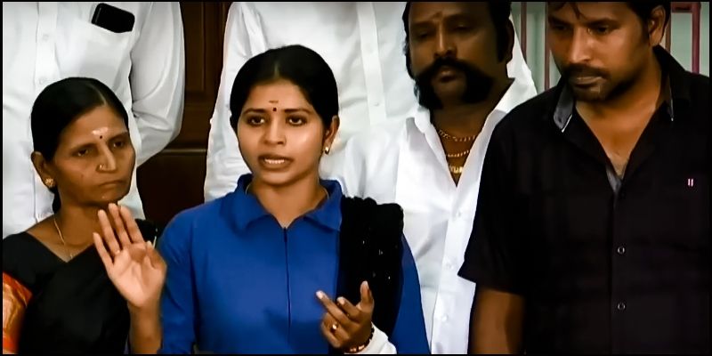 கமல் மீது மதுமிதா புகார்