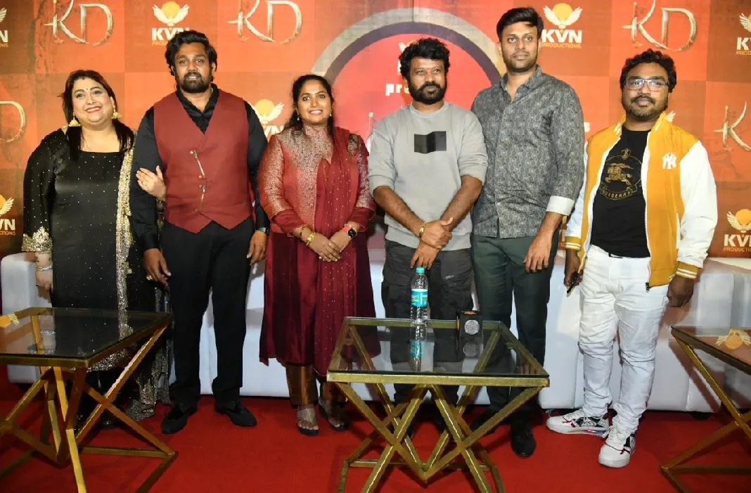 KD- The Devil படத்தின் டைட்டில் டீசரை பெங்களூரில் பிரமாண்டமாக வெளியிட்டது!