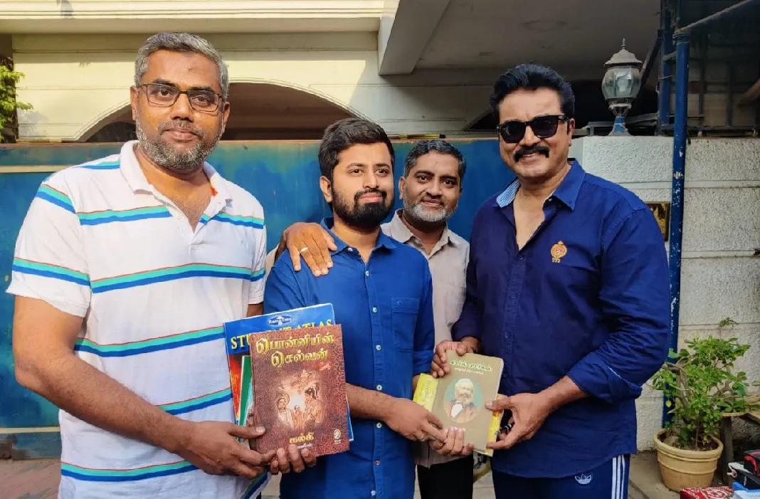 தன்னிடம் உள்ள புத்தகங்களை இலவசமாக வழங்கும் சுப்ரீம் ஸ்டார் சரத்குமார்