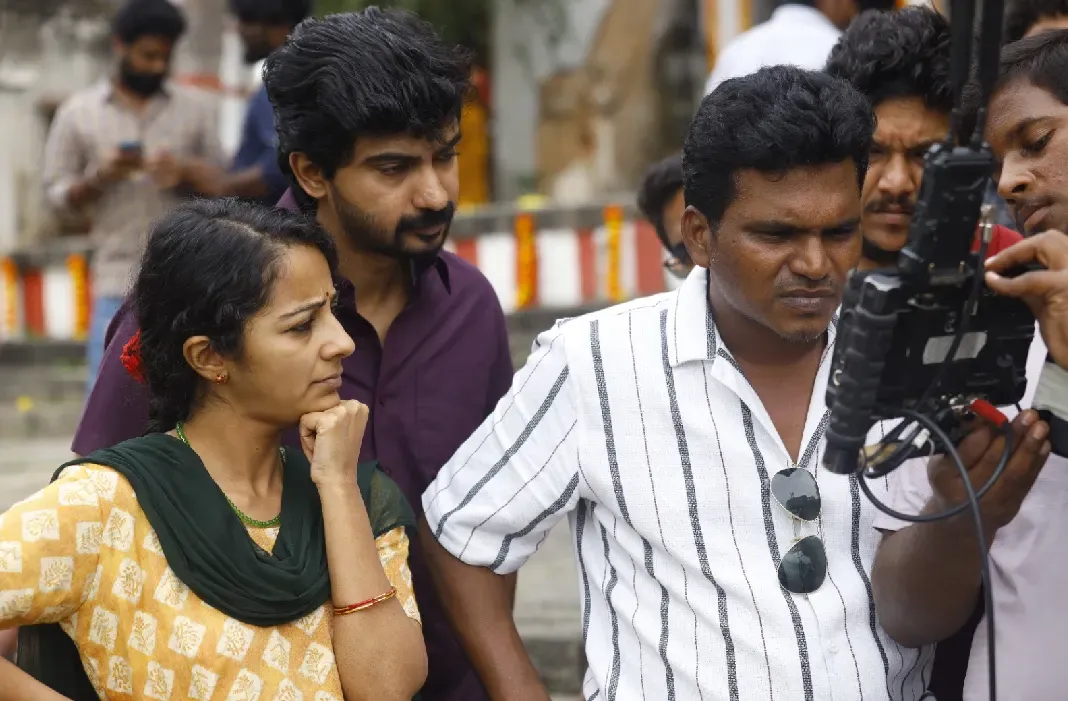 காதலிலும் மாற்றங்கள் செய்யும் அரசியல்!