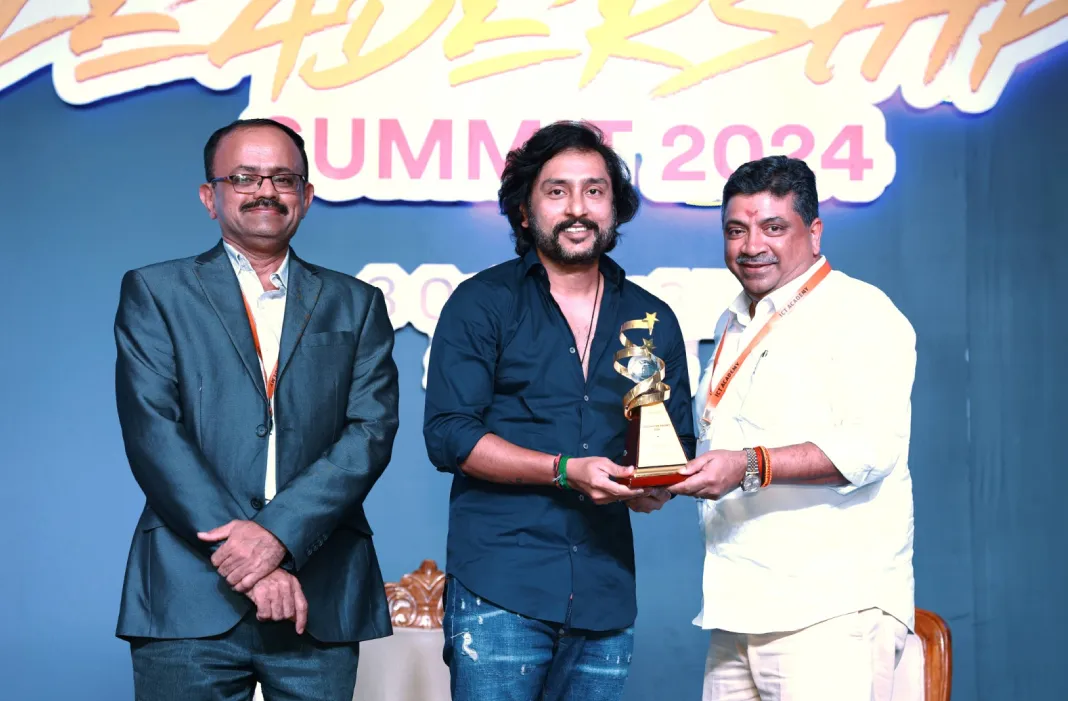 நடிகர், இயக்குநர் ஆர்ஜே பாலாஜிக்கு 'யூத் ஐகான் விருது' வழங்கி கெளரவிக்கப்பட்டது!