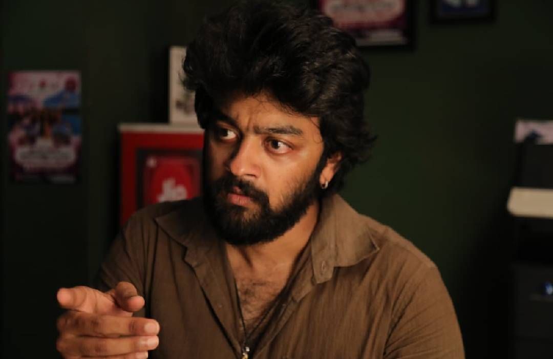 பிக்பாஸ் ராஜு ஜெயமோகனின் இயக்கி, நடிக்கும் டார்க் ஹியூமர் கதையான ‘ஆல்மோஸ்ட் நல்லவன்’ திரைப்படத்தின் இரண்டாம் கட்டப் படப்பிடிப்பு தென்காசியில் தொடங்கியது!