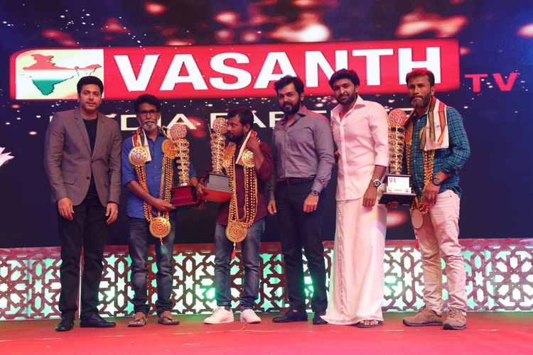 V4 MGR Sivaji Academy Awards Photos