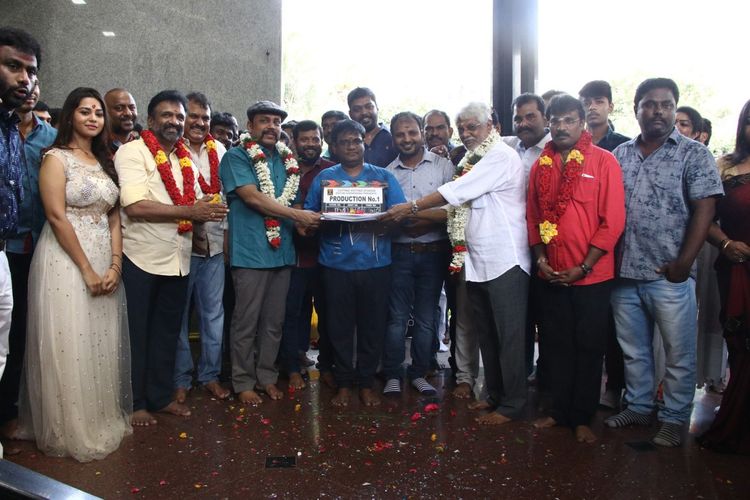 Nayae Peyae Movie Pooja Stills