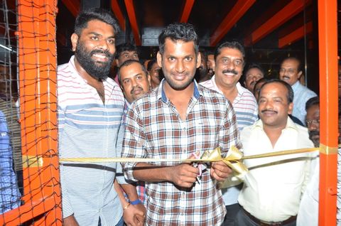 அஜெய்ரத்னத்தின் 'V Square' விளையாட்டு கூடத்தை விஷால் திறந்து வைத்தார்