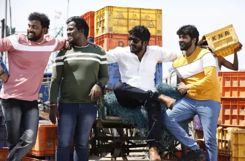 தூத்துக்குடி சம்பவத்தை மையமாக வைத்து உருவாகியுள்ள படம் " தெற்கத்தி வீரன்"