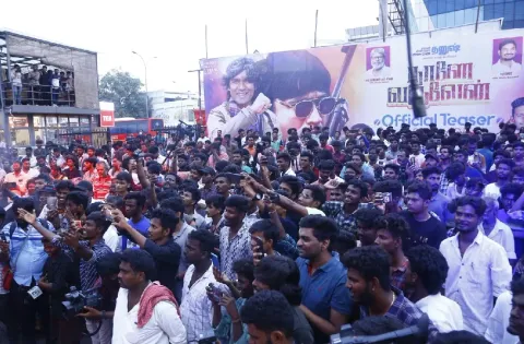 'நானே வருவேன்' படத்தின் டீஸர் ரசிகர்களின் முன்னிலையில் வெளியீடு