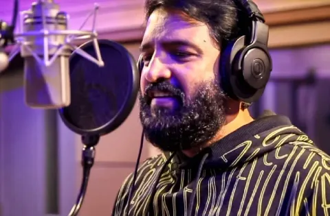 பாடகராக அவதரிக்கும் சந்தானம்... எந்த படம் தெரியுமா ?