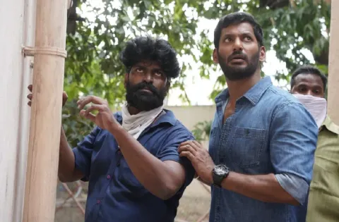 டூப் போடாமல் ஸ்டண்ட் காட்சியில் நடித்த நடிகர் சோமுவுக்கு நடிகர் விஷால் பாராட்டு!