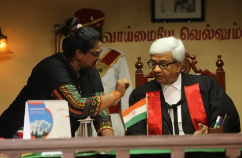 ஹாலிவுட் பாணியில் தமிழில் ஒரு ஹெய்ஸ்ட் திரில்லர், வெளியானது ஆதாரம் படத்தின் அதிரடி டீசர் !!