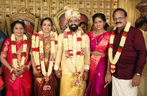 தயாரிப்பாளர் டாக்டர் G. தனஞ்ஜெயன் அவர்களின் மகள் ரேவதி- அபிஷேக் திருமணத்திற்கு 100க்கும் மேற்பட்ட தமிழ் திரைப்பட பிரபலங்கள் நேரில் வாழ்த்து!
