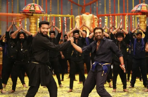 தமிழின் முதல் சினிமாடிக் ஐயப்பன் பாடல் "ஆருயிர் ஐயப்பா" ஃபர்ஸ்ட் லுக் வெளியீடு!
