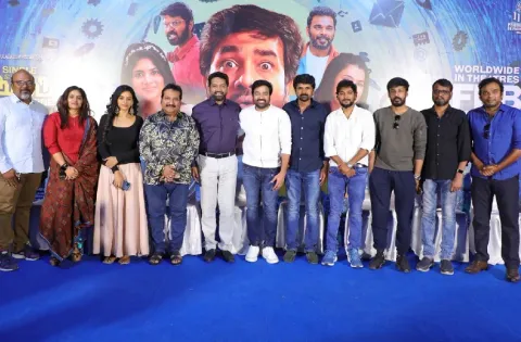லாஜிக் இல்லாத பொழுது போக்கு சினிமா- சிங்கிள் ஷங்கரும் ஸ்மார்ட் போன் சிம்ரனும் - தயாரிப்பாளர் குமார்