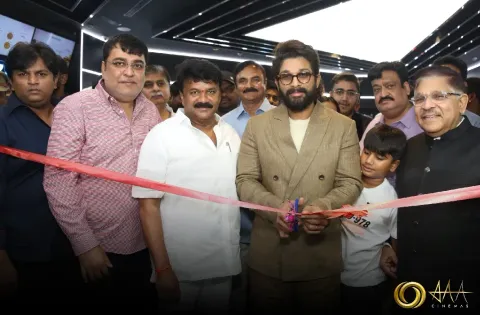 ஐகான் ஸ்டார் அல்லு அர்ஜுனின் 'ஏஏஏ சினிமாஸ்' தொடக்க விழா பிரம்மாண்டமாக நடைபெற்றது!