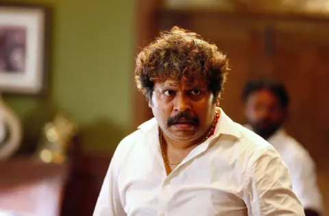 தயாரிப்பாளர்-விநியோகஸ்தராக தடம் பதித்த பின்னர் தற்போது நடிகராக புதிய பரிமாணம் காட்டி வரும் ஜே எஸ் கே சதீஷ்குமார்