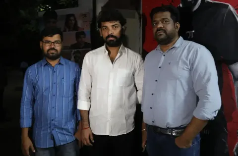 “இன்றைய இளைஞர்களை சூழ்ந்திருக்கும் ஒரு அபாயம் குறித்து ‘துடிக்கும் கரங்கள்’ பேசுகிறது” ;‘ இயக்குநர் வேலுதாஸ்