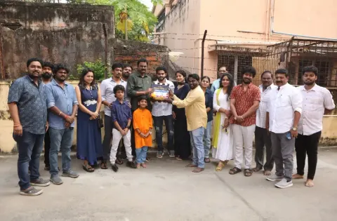 ஆர்ஜே.விஜய்-அஞ்சலி நாயர் நடிக்கும் 'புரொடக்‌ஷன் நம்பர்:8' படத்தின் படப்பிடிப்பு பூஜையுடன் தொடங்கியது!