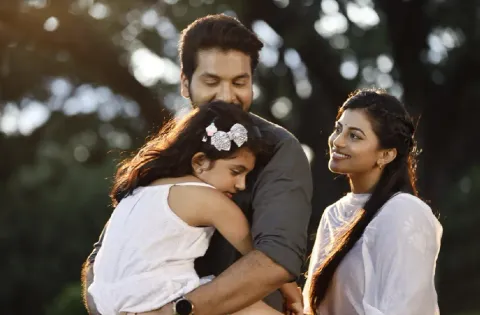 நடிகை கயல் ஆனந்தியின் 'ஒயிட் ரோஸ்' படம் ஏப்ரல் 5, 2024 அன்று வெளியாகிறது!