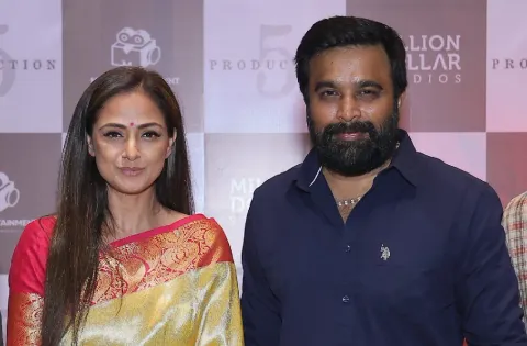 சசிகுமார் - சிம்ரன் முதன்முறையாக இணையும் புதிய படத்தின் படப்பிடிப்பு அக்டோபரில் தொடக்கம்