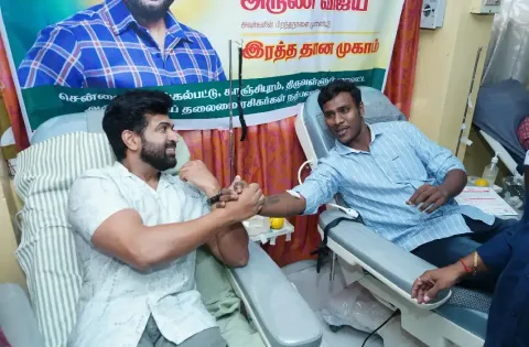 ரசிகர்களுடன் சேர்ந்து இரத்த தானம் செய்த நடிகர் அருண் விஜய் !